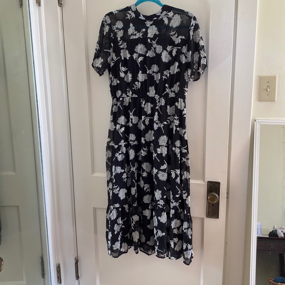 NEW Lulu’s floral midi dress size L. Tags on, never been worn!